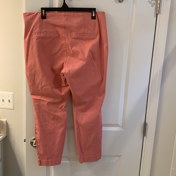 Below the calf, above ankle, Pants. Vibrant pink, relaxing casual pants. - Picture 2 of 4